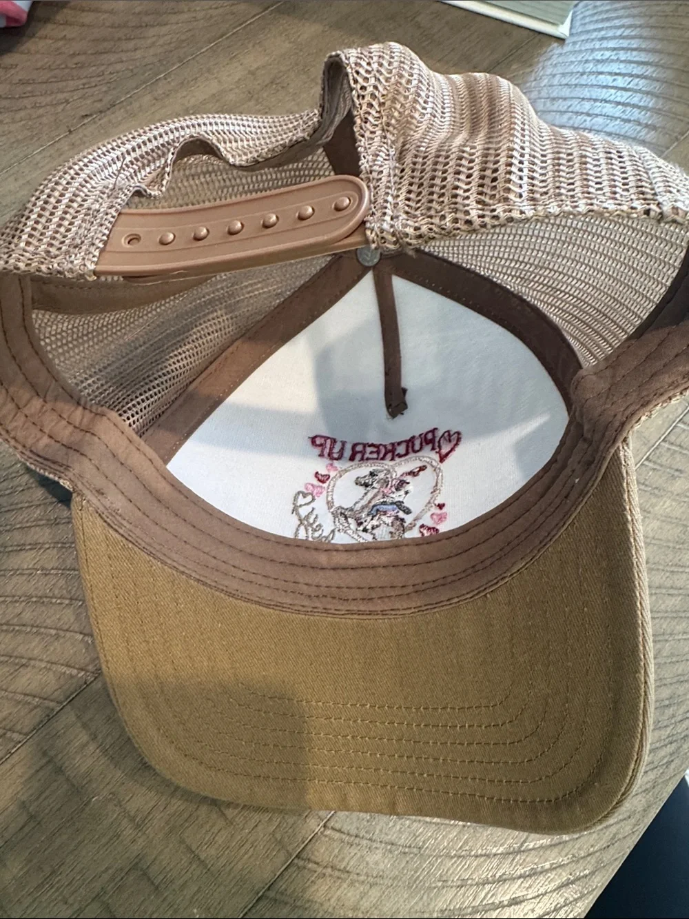 American Eagle Trucker Hat - Cream & Tan